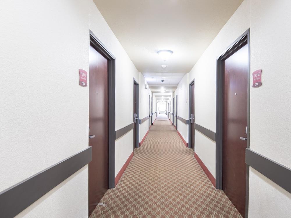 أو واي أو تاون هاوس كلوت ليك جاكسن داخلي