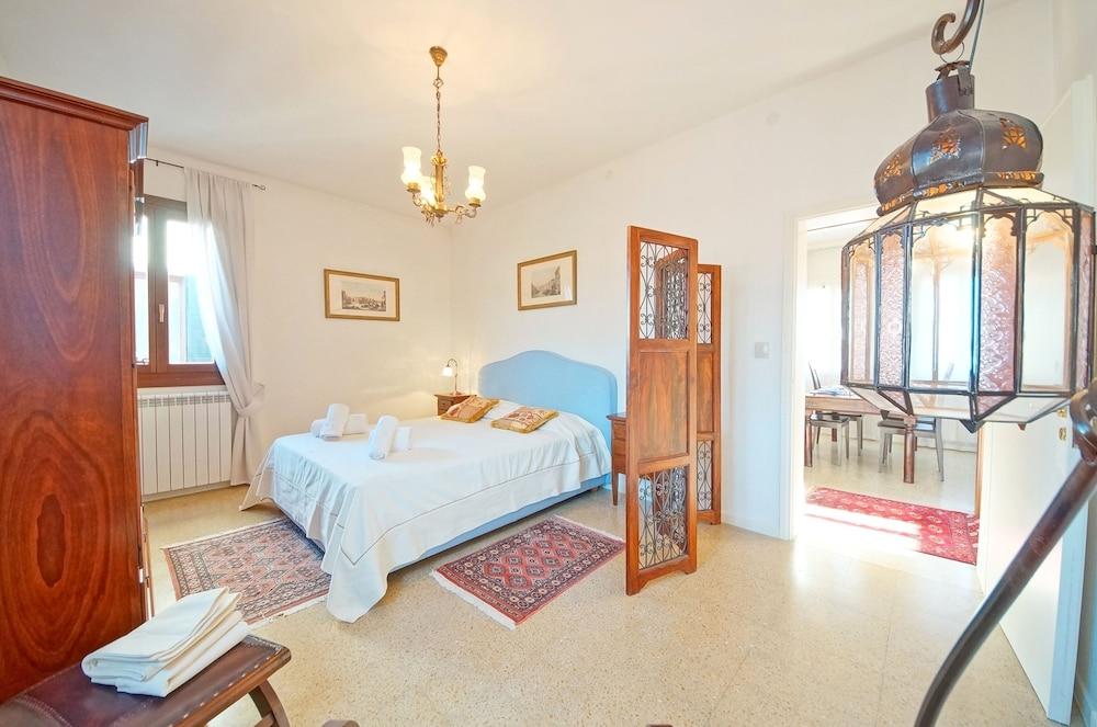 دولتشي فيتا أبارتمنتس نمبر 358 غرفة