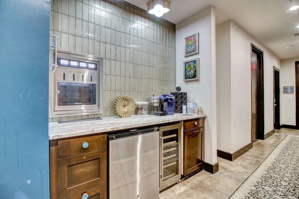 بيشوب آرتس هوتل باي كريزورت. قاعة الاستقبال