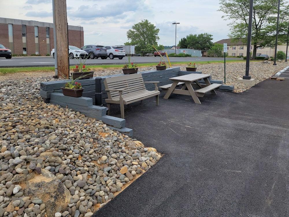 كمفرت إن آند سويتس ويوميسينج المنطقة الخارجية