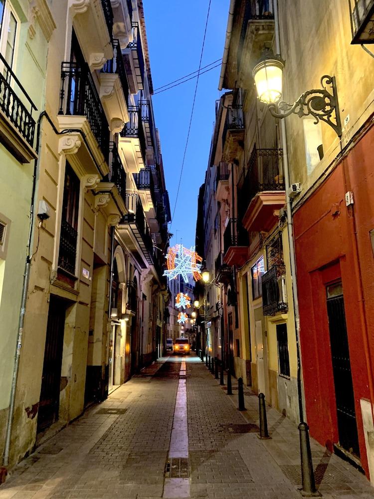 هولوت بي آند بي فالنسيا المنطقة الخارجية