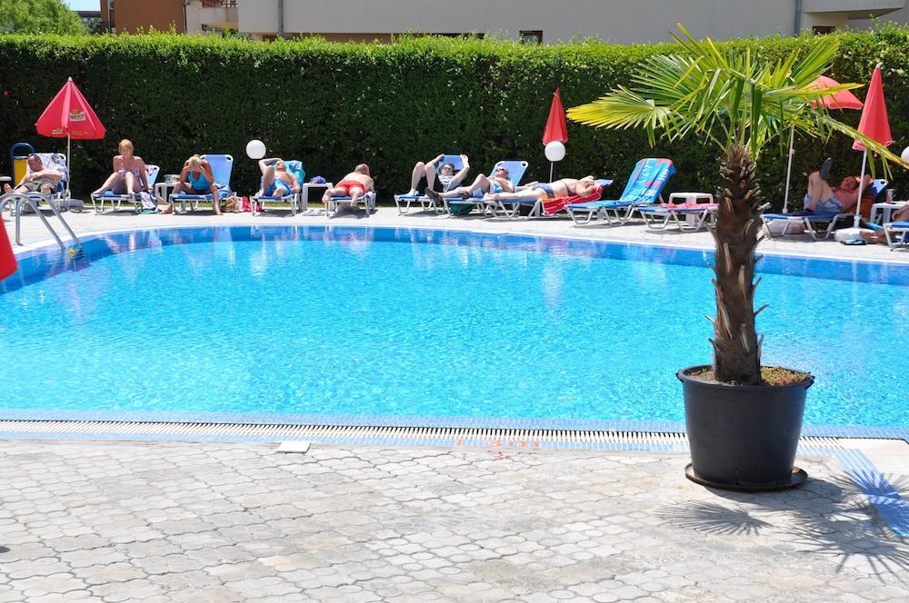 هوتل بيل فيل زحليقة مائية