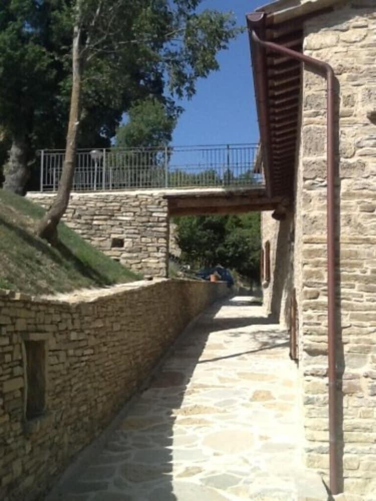 أجريتوريزمو إل كازالي ديل باروني المنطقة الخارجية