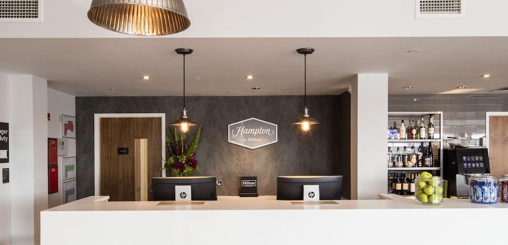 هامبتون باي هيلتون همبر سايد آيربورت منطقة الاستقبال