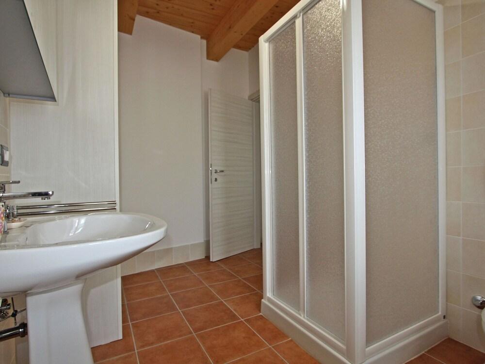 Spacious Villa in Fossombrone With Private Pool Bathroom