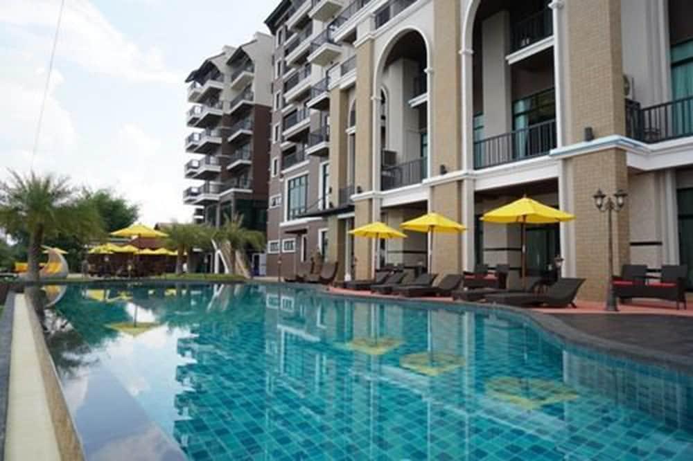 Hotel de Ladda Outdoor Pool