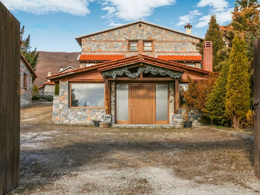 لافيش هوليداي هوم إن بيلا ويذ هوت توب المنطقة الخارجية