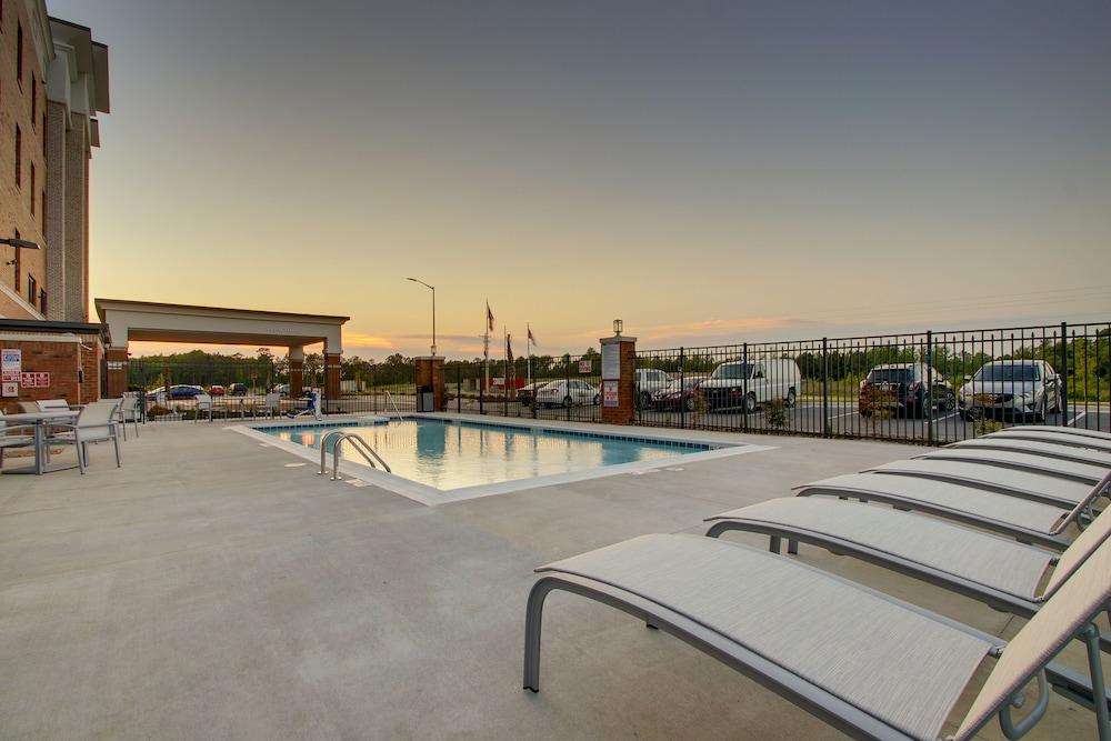 هامبتون إن سنيدز فيري نورث توبسايل بيتش حمام سباحة مكشوف