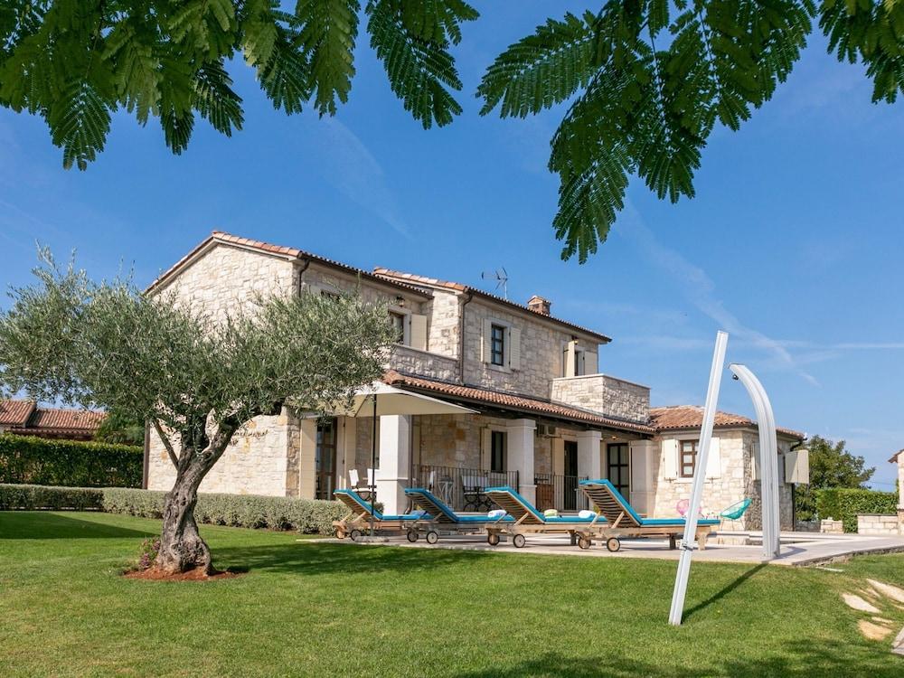Rustic Holiday Home in Baldaši With Private Pool Exterior