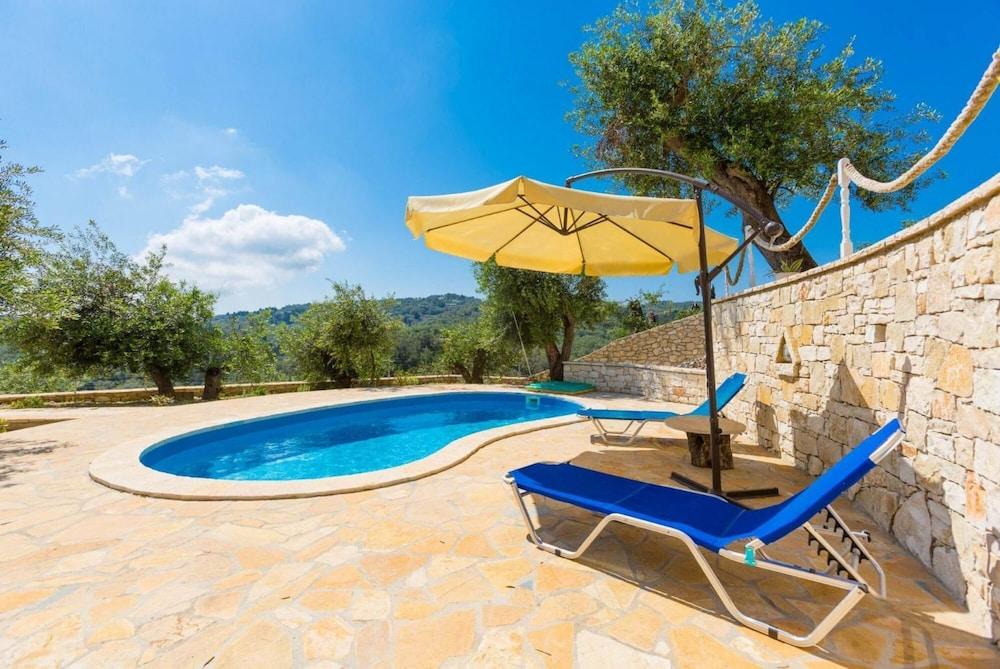 Villa Francesca Private Pool Walk to Beach Sea Views A C Wifi - 2782 Room