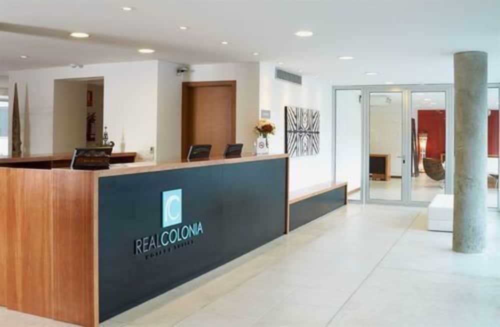 ريال كولونيا هوتل آند سويتس منطقة الاستقبال