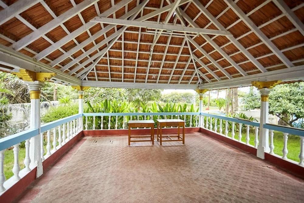 JoeBeach Resort Interior Detail