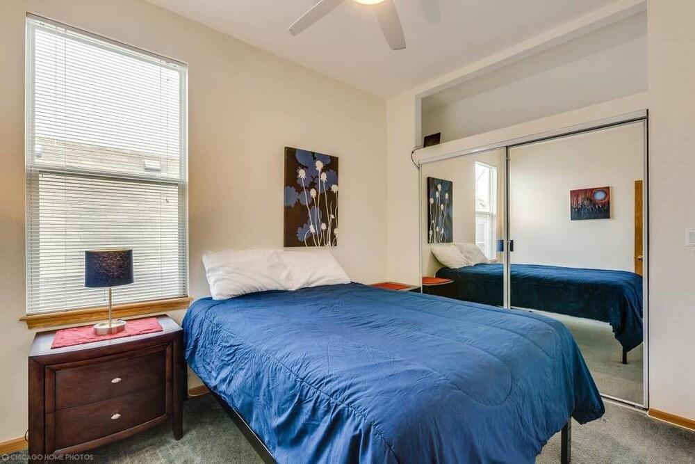 ذي إرفينج ماستر بيس نير ريجلي فيلد غرفة