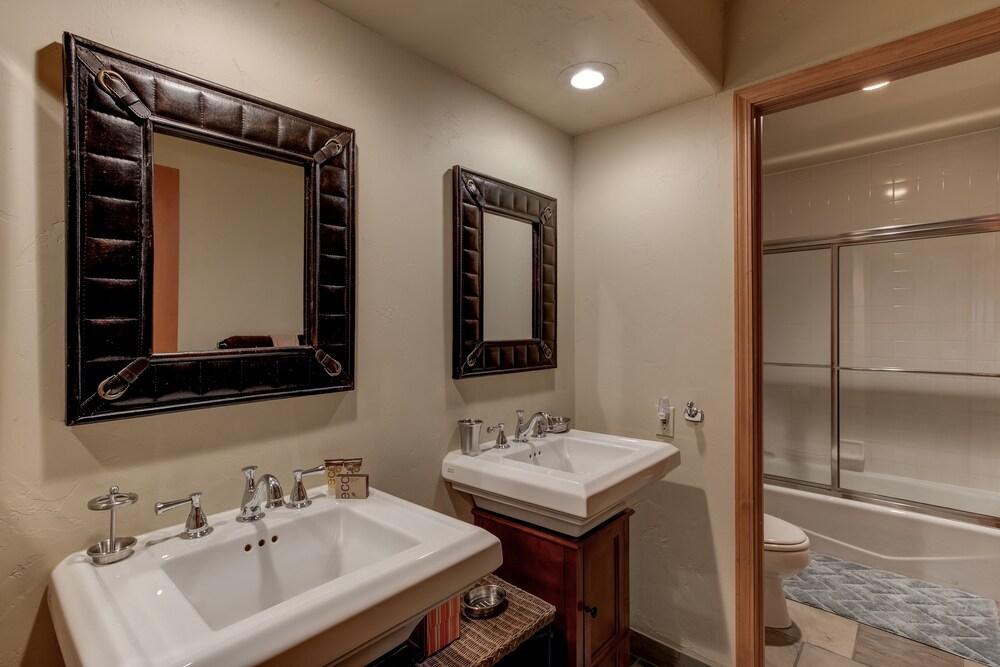 ويندو لايند هوم وذ هوت تاب باي ريد أونينج الصورة الأساسية