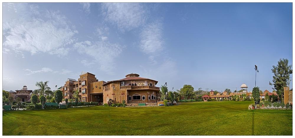 Niralidhani Ethnic Resort Exterior