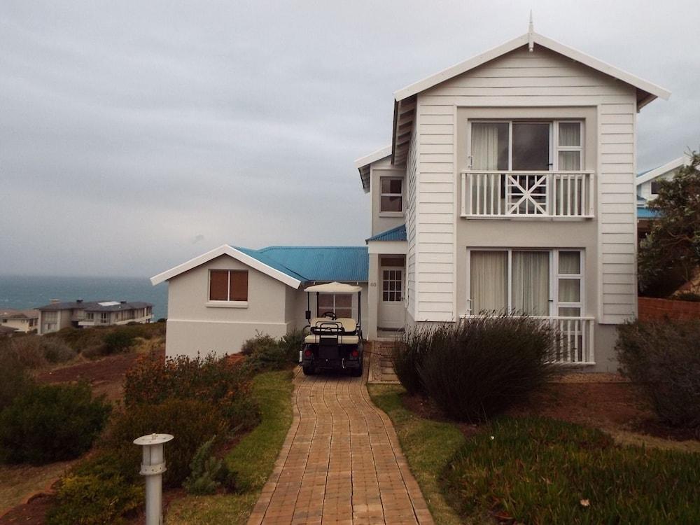 Pinnacle Point Pool Lodge Featured Image