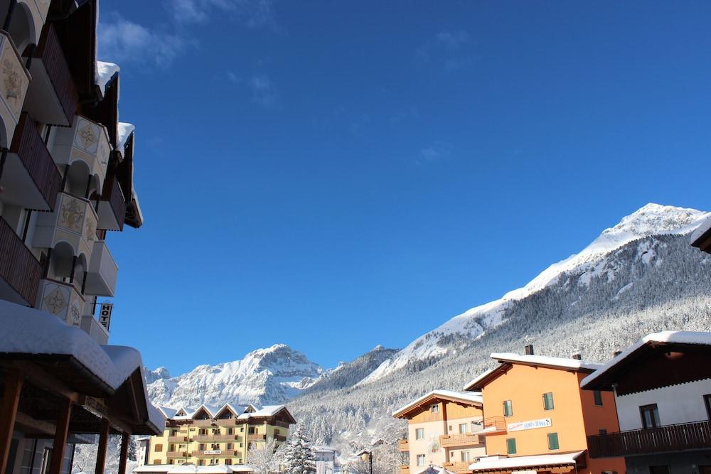 هوتل روزا ألبينا أخرى