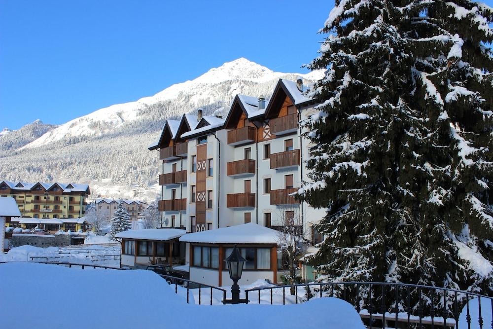 هوتل روزا ألبينا أخرى