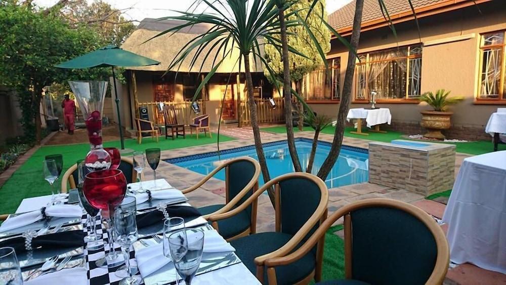 لورين بالاس جيست هاوس