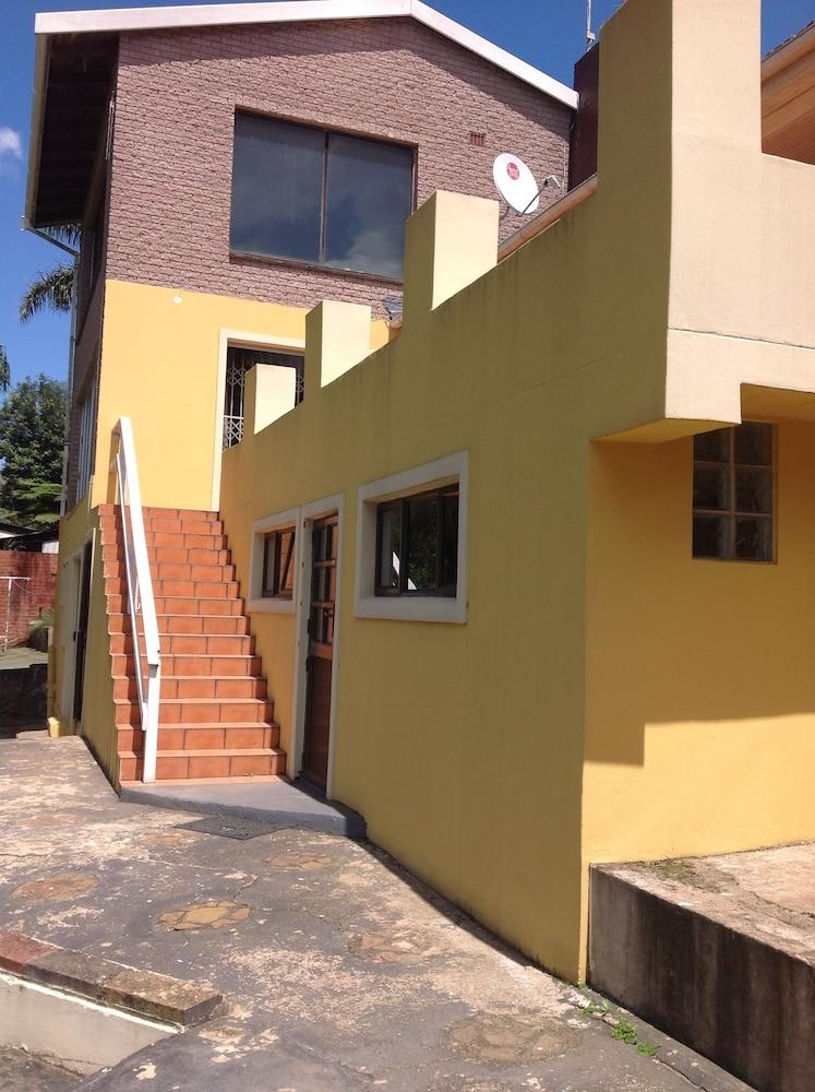 كوكاما جيست هاوس