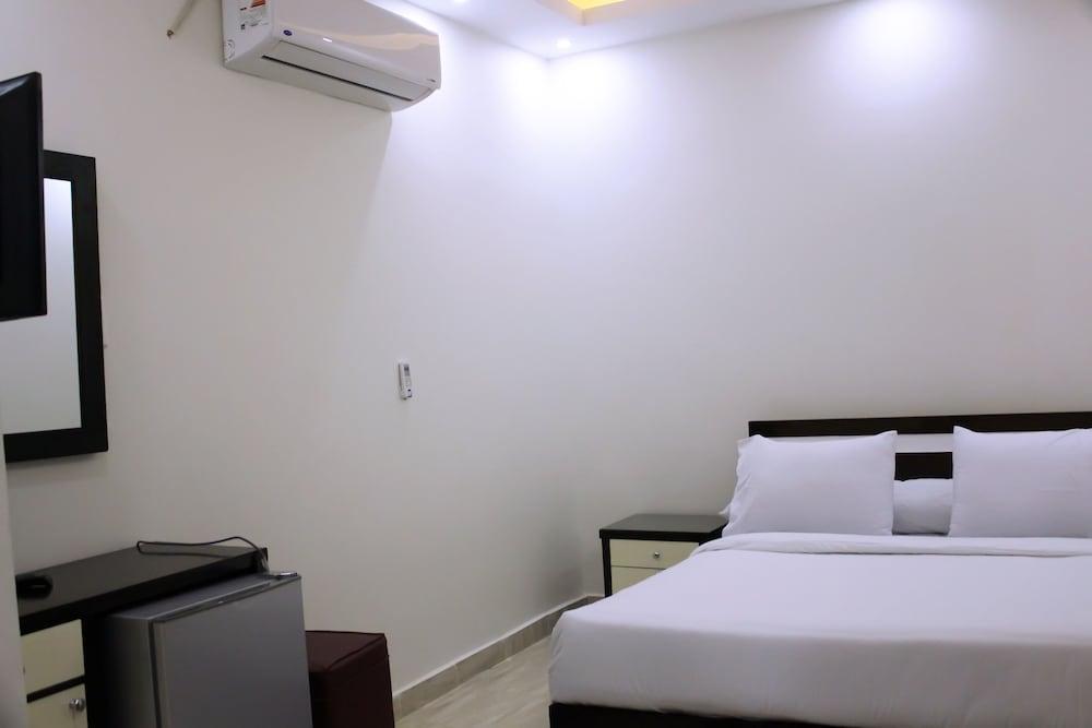 Tut Pyramids View Hotel Room