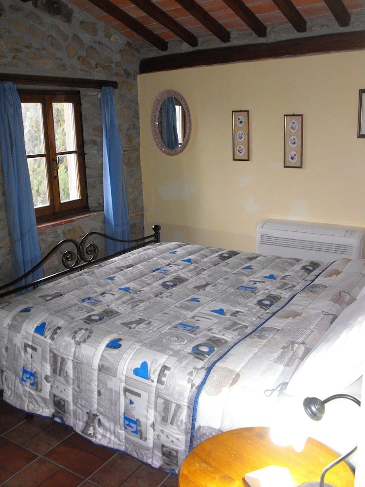 Borgo Due Case Room