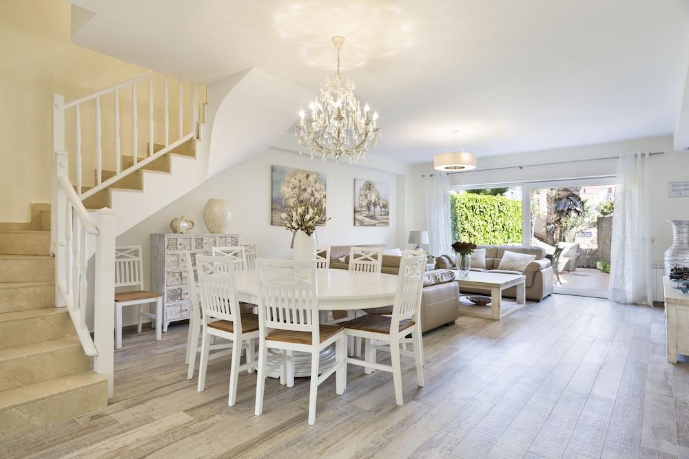 سيتجيس سنتر أواسيز فيلا