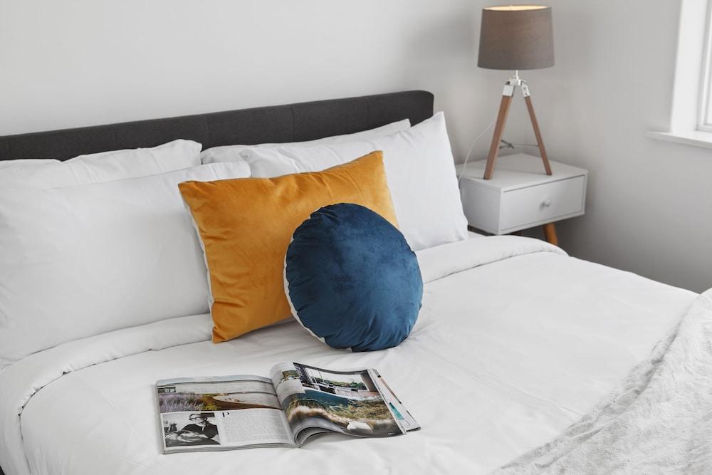 Heart of Ormond Apartment  by Ready Set Host Room