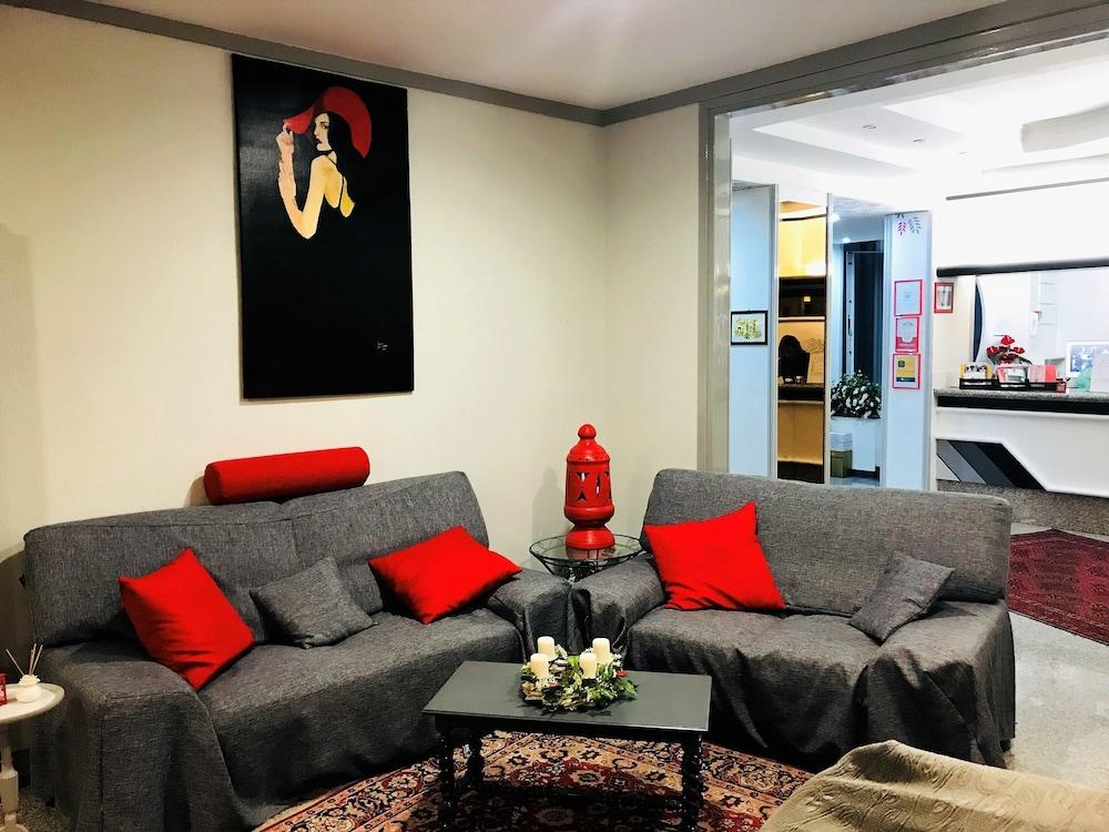 أستوريا هوتل أند نينفيا سبا الردهة