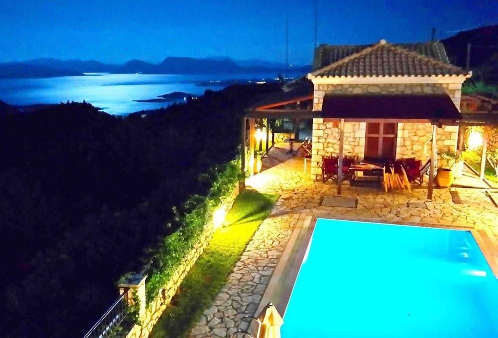 Executive Villa Scorpidi With Private Pool Featured Image