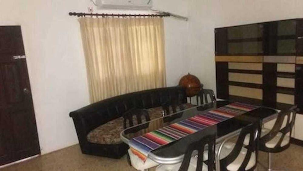 تشانتال هاوس سليبس 8 ويذ جاردن غرفة