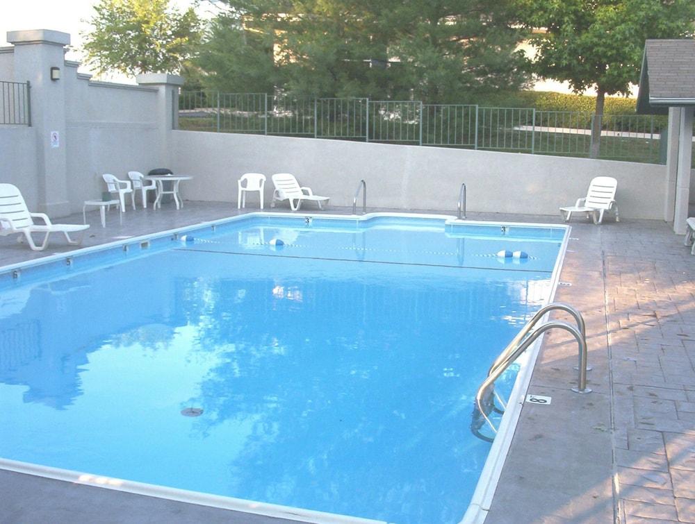 ذا تشامبيونز باي برانسون إم أو كوندوز حمام سباحة مكشوف