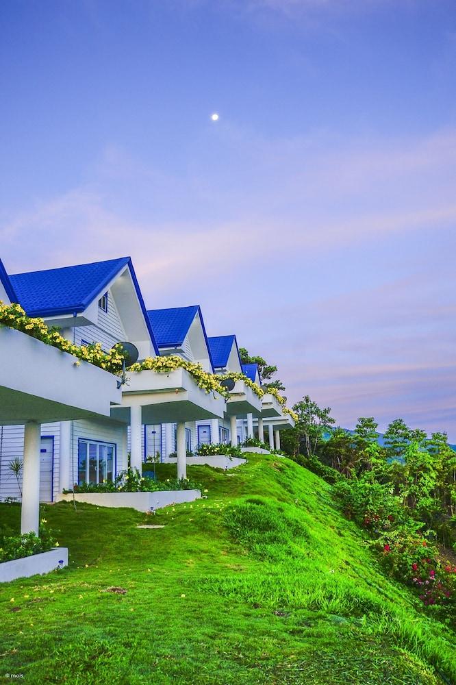 أي وورلد بارك آند ريزورتس المنطقة المحيطة بالمنشأة