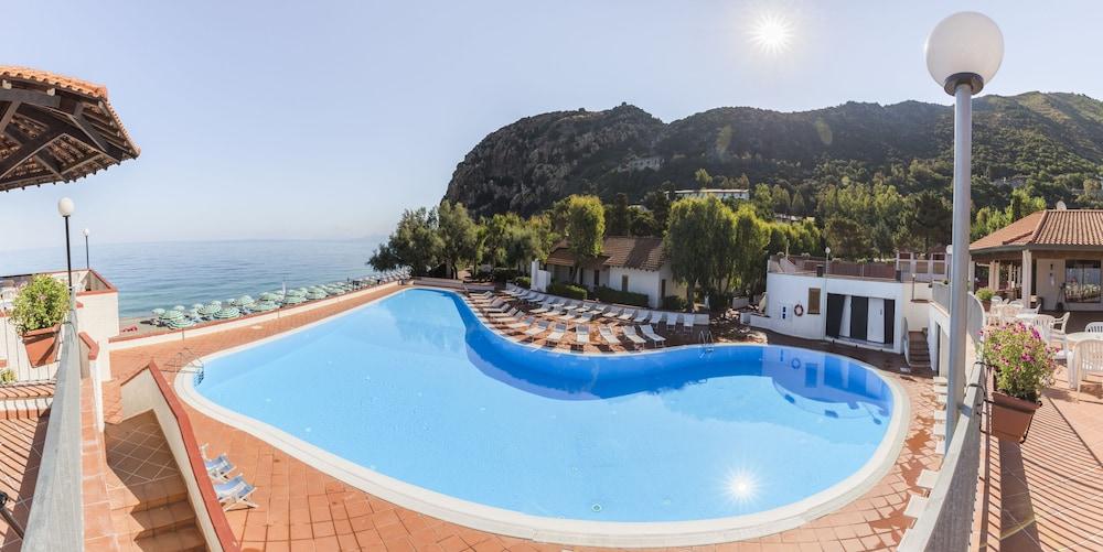 تي إتش جيوزا ماريا - كابو كالافا فيلاج حمام سباحة مكشوف