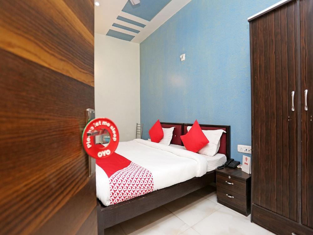 OYO 17066 Hotel Pushpa Palace