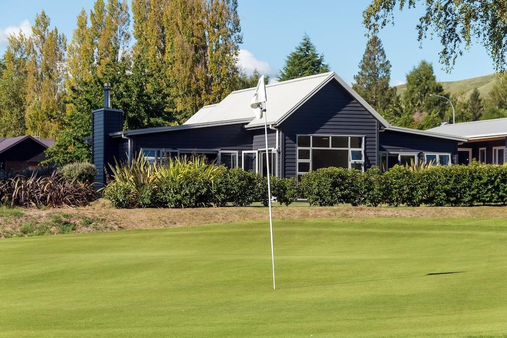 لوبين لودج بيد آند بريكفاست