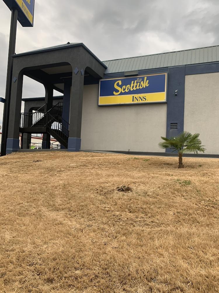 سكوتيش إنز لوكاست جروف المنطقة الخارجية