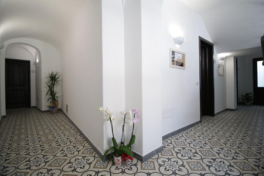 Ghivine Albergo Diffuso Interior