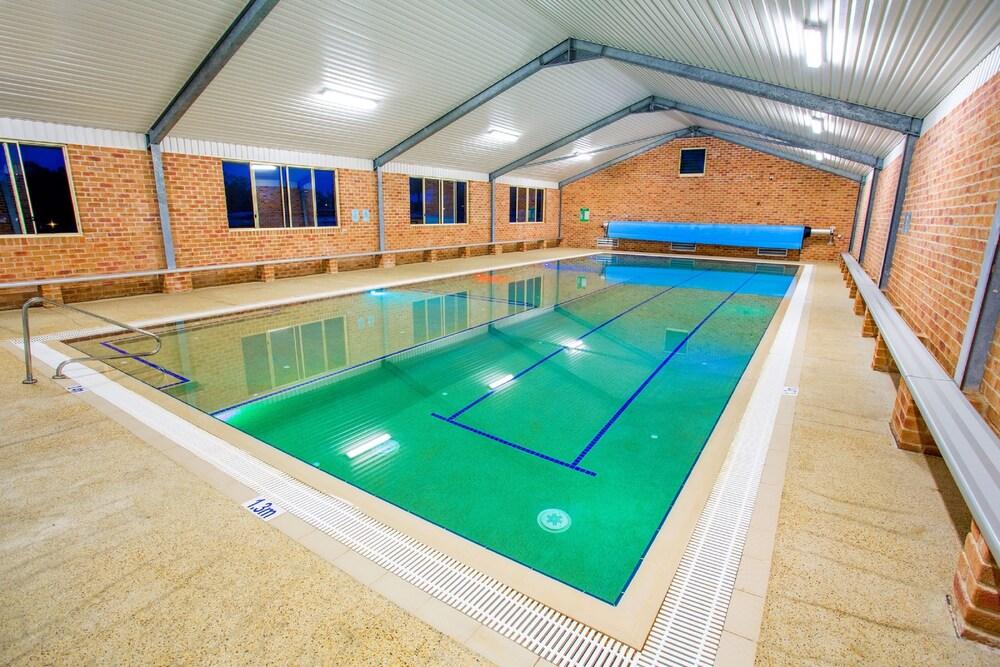 بيج4 هابي هاليدايز هوليداي بارك حمام سباحة مغطى