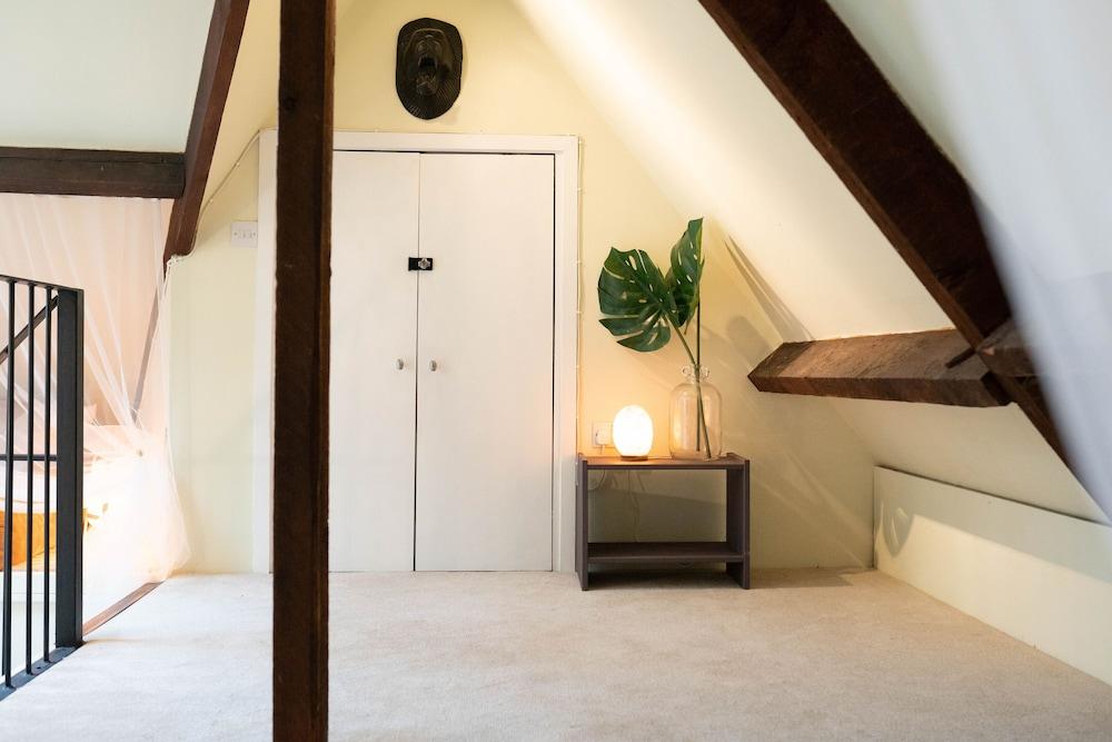 The Loft 2BR Duplex, Central & Parking Interior