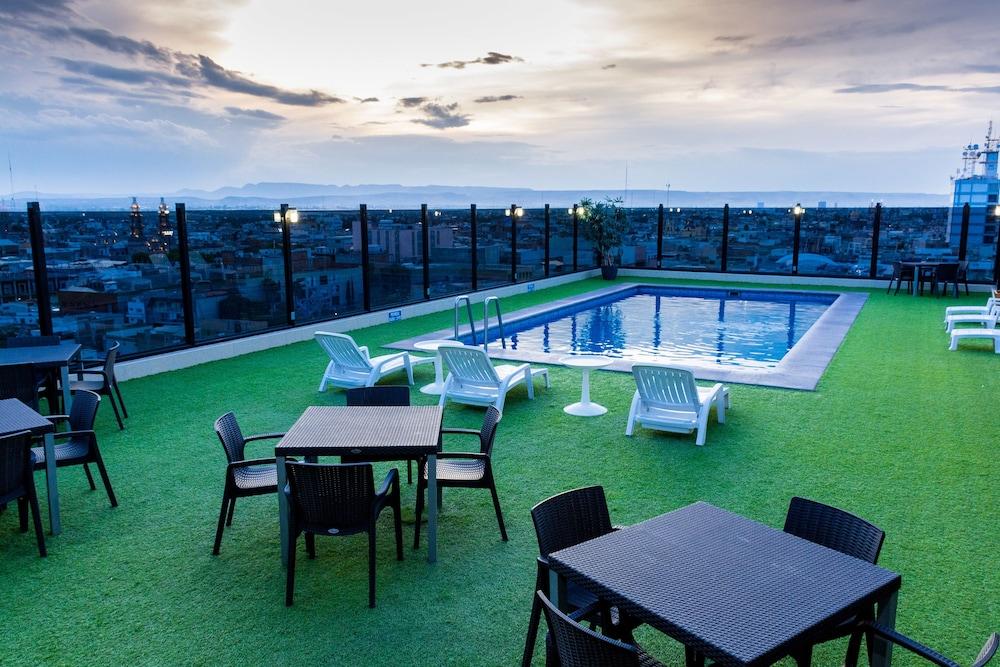 هوتل ريال بلازا أجواسكالينتيس حمام سباحة مكشوف