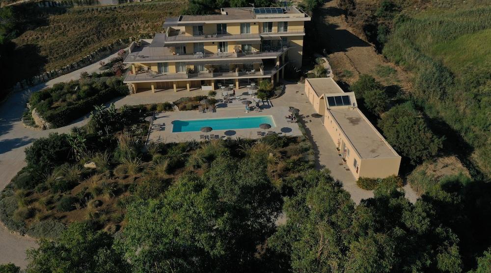 لونا مينويكا سويتس آند أبارتمنتس أخرى