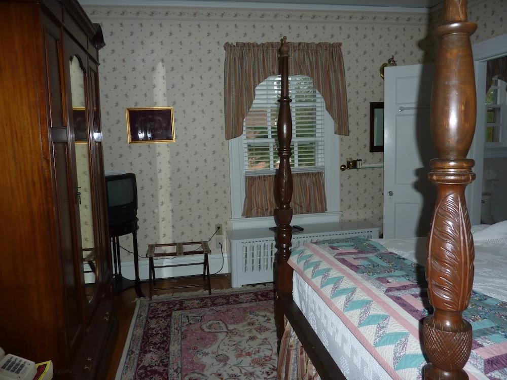 كولونيال كابيتال بد آند بريكفاست غرفة