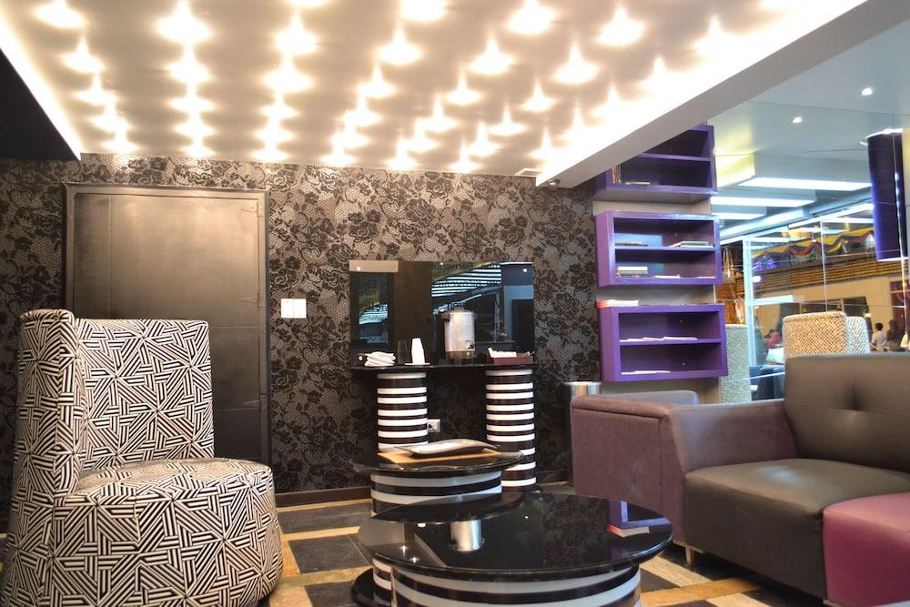 نو هاوس بوتيك هوتل منطقة الانتظار في الردهة