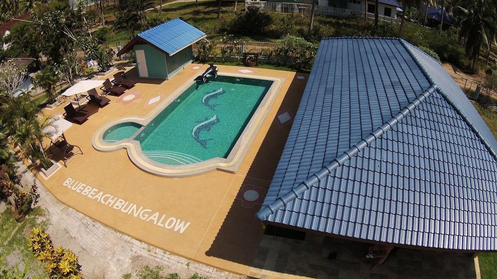 Blue Beach Bungalow