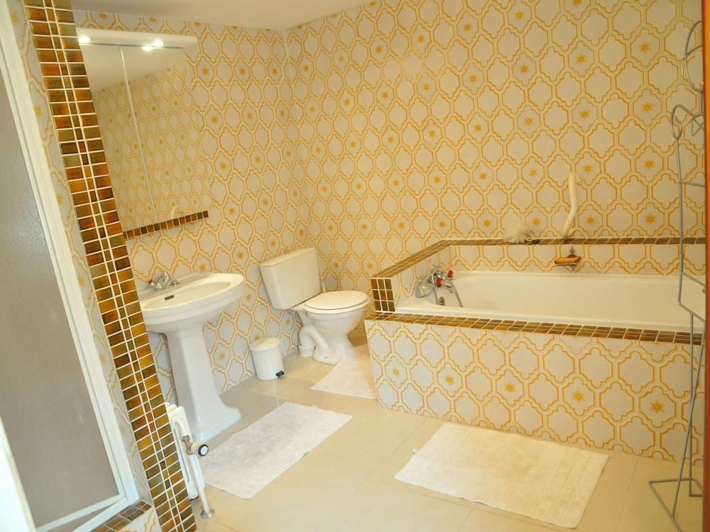 مودرن هوليداي هوم إن مارشي إن- فامين ويذ جاردن حمام