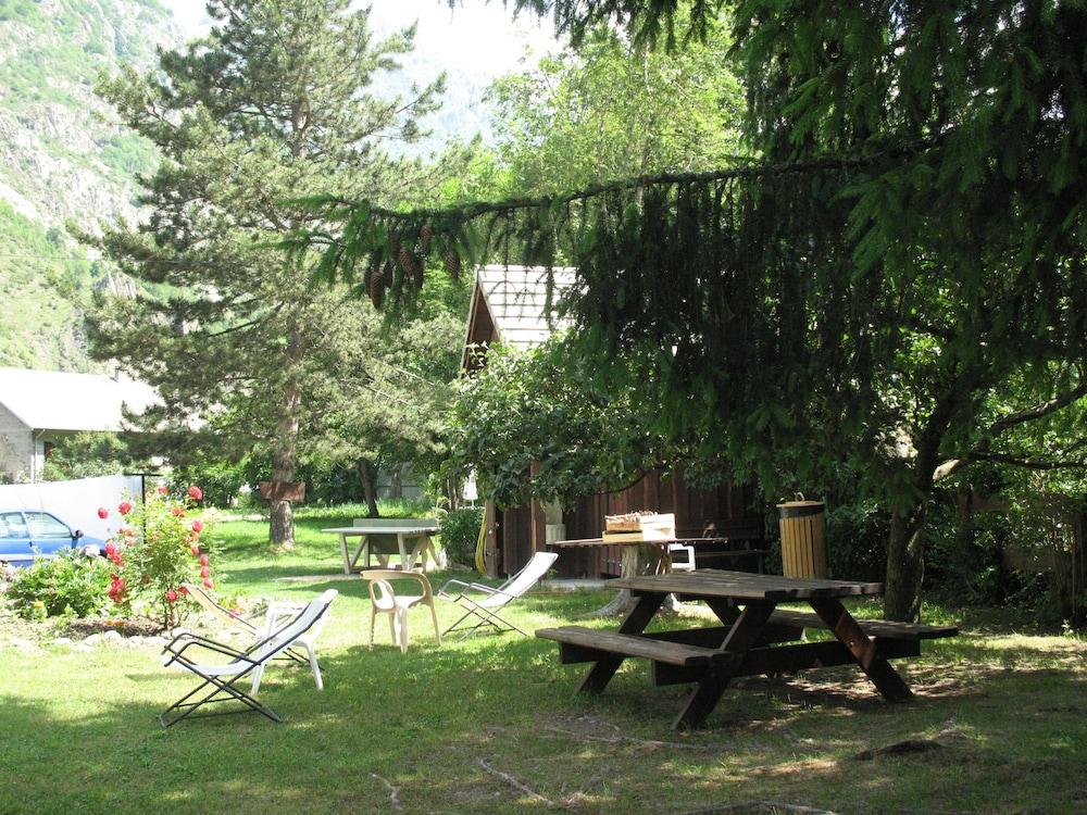 Hôtel le Val des Sources Exterior