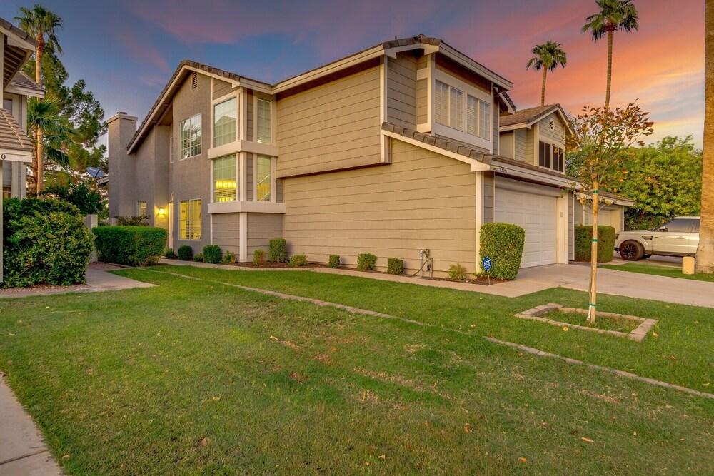Waterfront w/ Heated Pool and a Paddle Boat in Gilbert! by Redawning المنطقة الخارجية