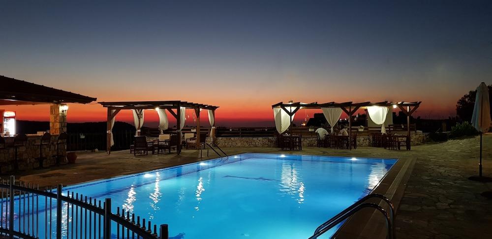 Ataviros Hotel