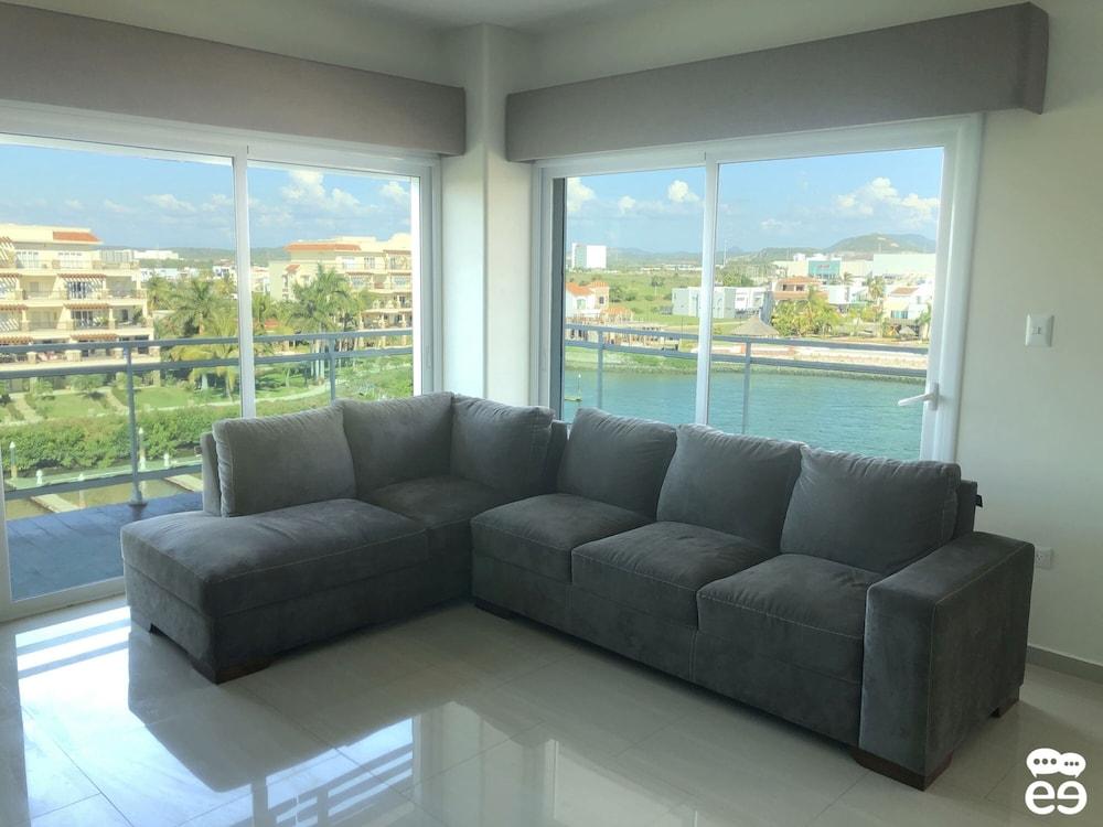 لوخوسو ديبارتامنتو كون فيستا ألا مارينا (كاي) داخلي